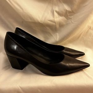 Vaneli Black Pumps